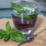 Aceto di lavanda e basilico: l’elixir per stress, tensione e insonnia (ricetta e utilizzo)