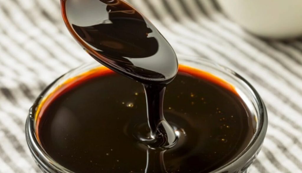 Melassa utilizzata come rimedio naturale per trattare una vasta gamma di affezioni