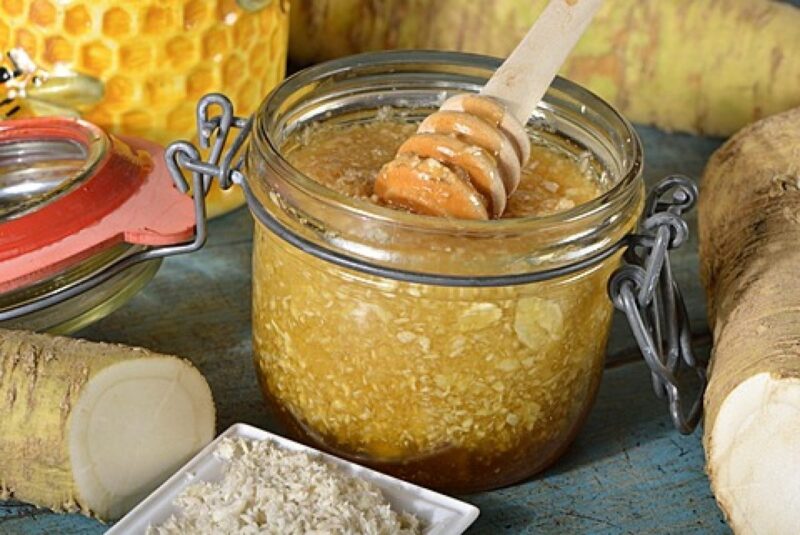 Rafano e miele per polmoni puliti e respirazione facile: ricetta semplice, effetto potente