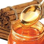 Cosa succede se bevi acqua con miele e cannella al mattino