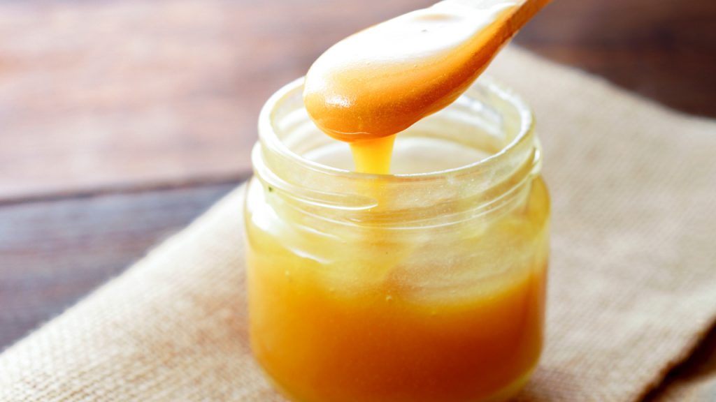 Miele di Manuka: 11 benefici comprovati, come sceglierla e possibili effetti collaterali