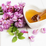 Che cos’è il miele di acacia? Utilizzi, nutrizione e benefici