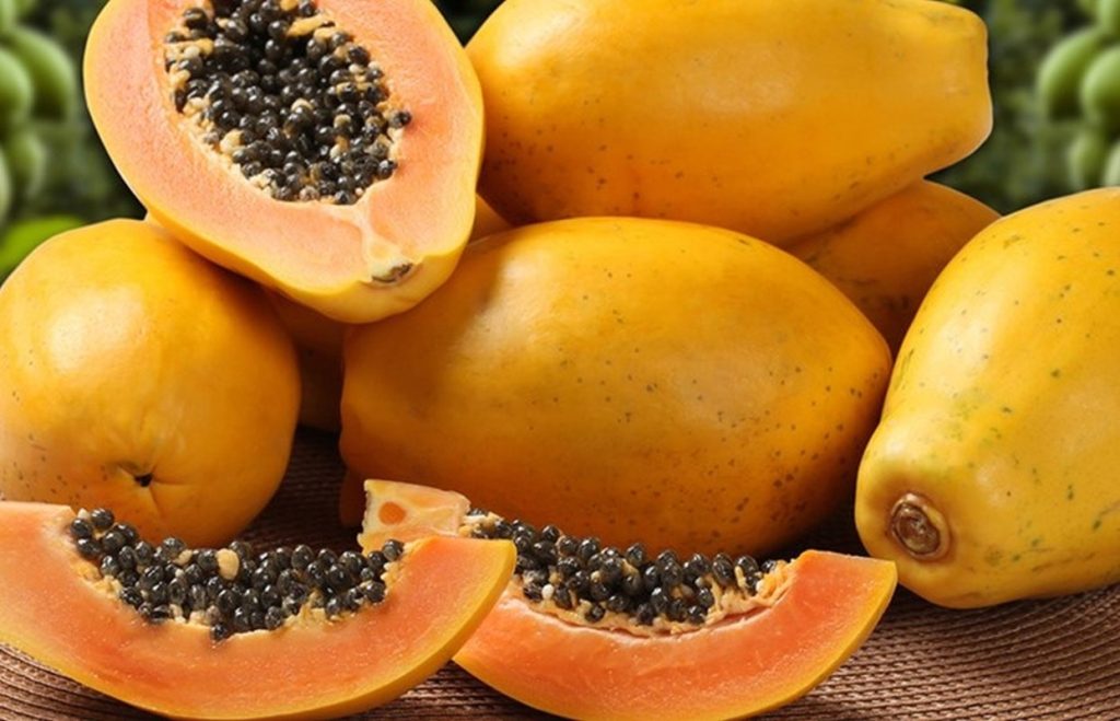 La papaya è un frutto con molti benefici intensi: scopri perché è consigliato includerlo nella tua dieta