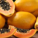 La papaya è un frutto con molti benefici intensi: scopri perché è consigliato includerlo nella tua dieta