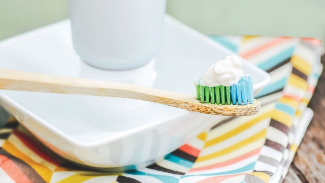 Pasta di denti naturale (ricetta) dice no agli ingredienti chimici nella pasta di denti
