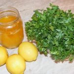 Combinazione di limone + prezzemolo + miele: rimedio per 7 giorni che fa miracoli per la pelle (ricetta e consumo)