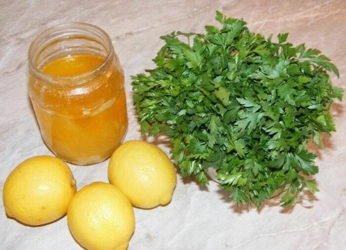 Combinazione di limone + prezzemolo + miele: rimedio per 7 giorni che fa miracoli per la pelle (ricetta e consumo)
