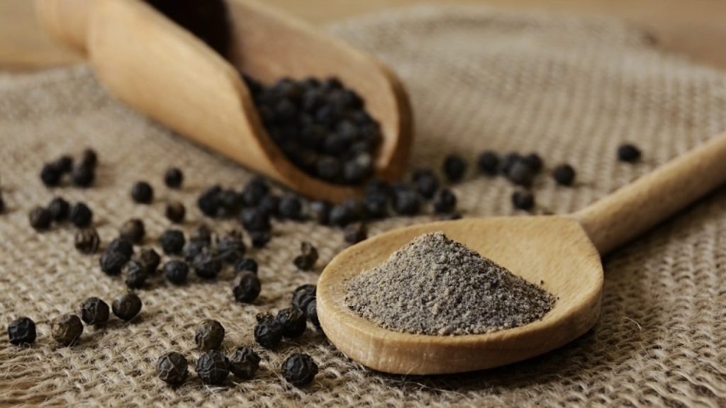 Il pepe nero è molto più di una semplice spezia! Ha proprietà medicinali straordinarie