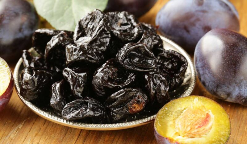 5 motivi sorprendenti per mangiare prugne secche. Ecco perché non dovrebbero mancare dalla tua dieta