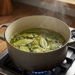Foglie di alloro cotte con rosmarino: l’infusione aromatica che purifica l’organismo dall’interno