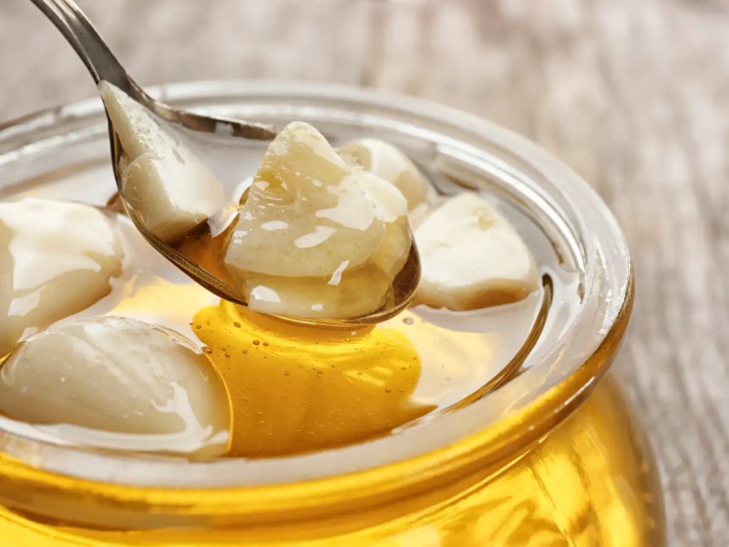 Rimedi naturale con aglio e miele: dosi giornalieri, varianti ed effetti osservati