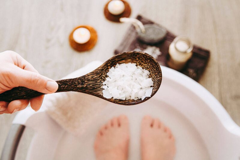 Pediluvio con sale e bicarbonato: effetti rapidi sulla circolazione, infiammazione e disintossicazione