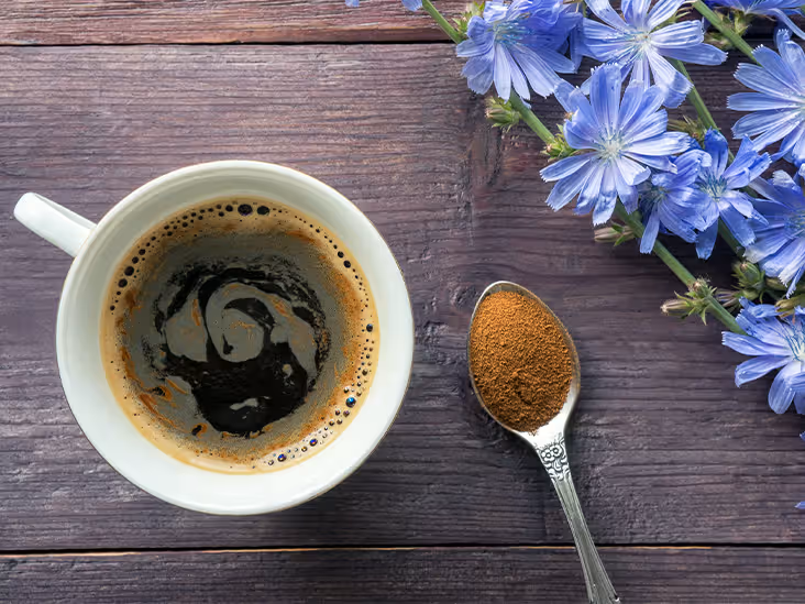 Il caffè che purifica il fegato: scopri l’aroma e i benefici della cicoria tostata!