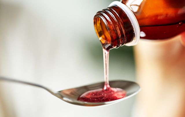 Sciroppo per la tosse fatto in casa, 100% naturale e particolarmente efficace: ricetta e modalità di somministrazione + altri rimedi consigliati e suggerimenti