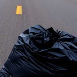 Da un pacchetto strano è stato lanciato da un’auto in corsa