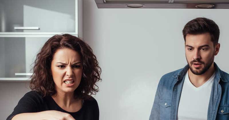 Seriamente pensi che cucinerò per tua madre ogni giorno?