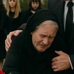 Un giorno, una donna ricca ha seppellito la sua unica figlia e il genero
