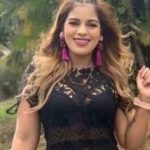 Quando una donna sta con le gambe divaricate