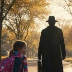 Una bambina di sette anni si è accorta che un estraneo vestito di nero la seguiva