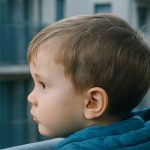 Hanno lasciato mio nipote di cinque anni fuori, al freddo, per quattro ore, come punizione