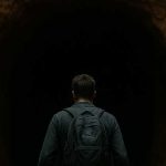 Dopo il terremoto, il contadino ha visto un piccolo tunnel nel suo cortile