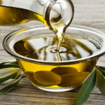 Gli studi hanno dimostrato che l’olio d’oliva riduce il rischio di morte a causa di malattie cardiache, cancro e malattia di Alzheimer