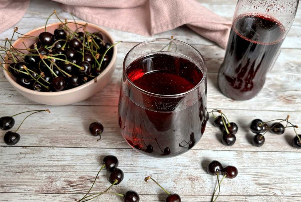 Succo di ciliegie amare: un rimedio eccellente per il sonno e non solo (come consumarlo)