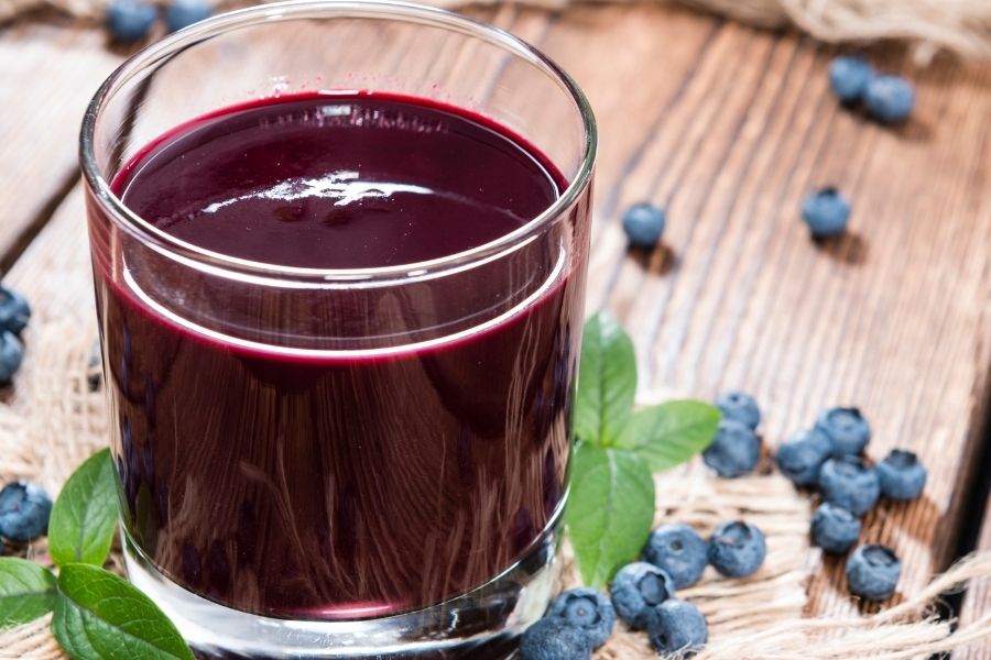 Succo di mirtilli: benefici importanti + ricetta