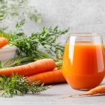 Succo di carote: una bevanda semplice, economica e straordinariamente salutare – benefici + ricetta per estrattore o frullatore