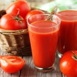 Il succo di pomodoro aiuta a perdere peso, riduce il colesterolo, previene il cancro, disintossica l’organismo + altri importanti benefici e ricetta