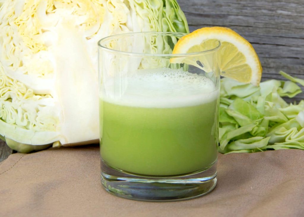 Il succo di cavolo: il rimedio verde che cura, rigenera e protegge l’organismo