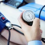 Le raccomandazioni di un medico per abbassare la pressione arteriosa in soli 5 minuti, senza farmaci