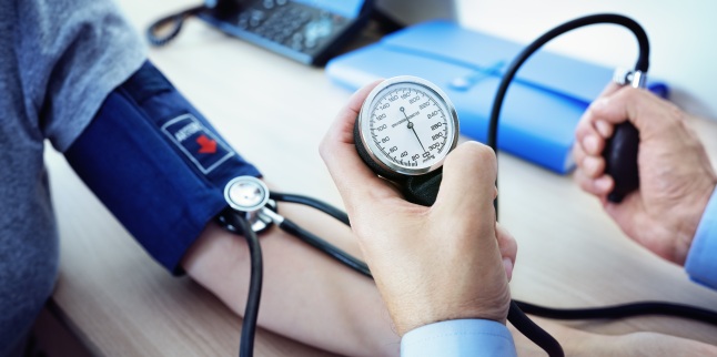 Le raccomandazioni di un medico per abbassare la pressione arteriosa in soli 5 minuti, senza farmaci