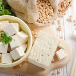 Che cos’è il tofu? Cosa contiene e quanto è salutare?