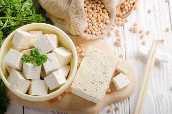 Che cos’è il tofu? Cosa contiene e quanto è salutare?