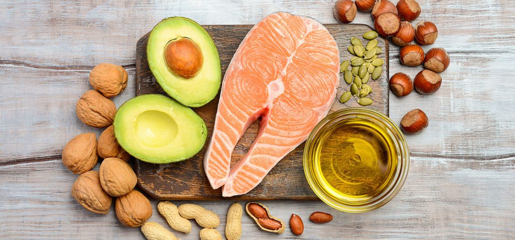 Top 11 benefici Omega-3 e come ottenerne di più nella tua dieta