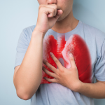 Come alleviare il dolore al petto causato dalla tosse: i rimedi più efficaci