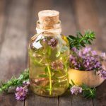 Olio di timo: ricetta, come si applica e a quali problemi aiuta