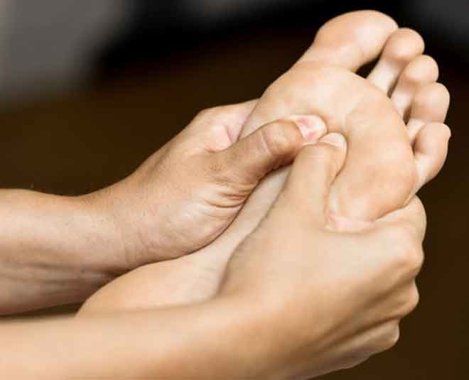 Cosa succede se massaggi i piedi con olio di chiodi di garofano prima di andare a letto (modo di preparazione)