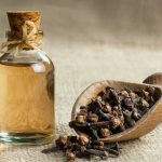 Come preparare e utilizzare l’olio di chiodi di garofano per i dolori articolari e muscolari