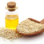 Cosa succede se bevi quotidianamente 1 cucchiaio di olio di sesamo: un rimedio antico dell’Ayurveda