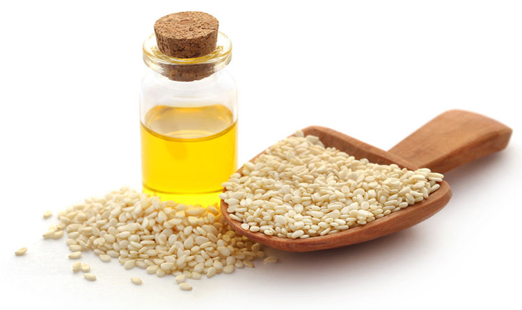 Cosa succede se bevi quotidianamente 1 cucchiaio di olio di sesamo: un rimedio antico dell’Ayurveda