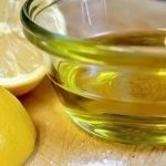 L’olio d’oliva con limone: la combinazione semplice che i nutrizionisti mediterranei raccomandano