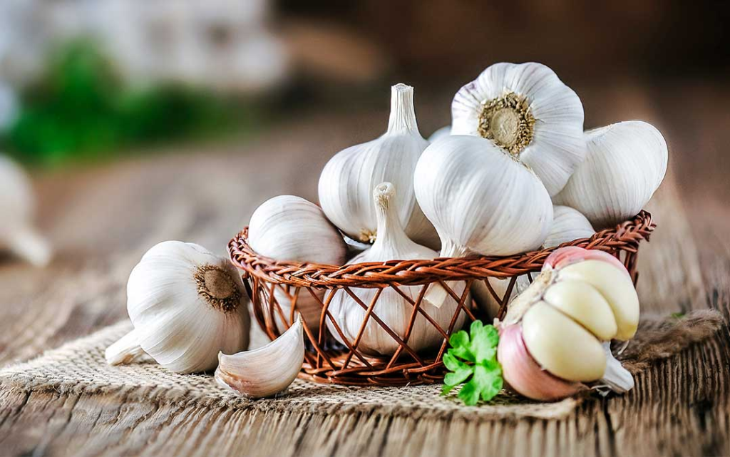 Aglio crudo: 7 benefici per combattere le malattie