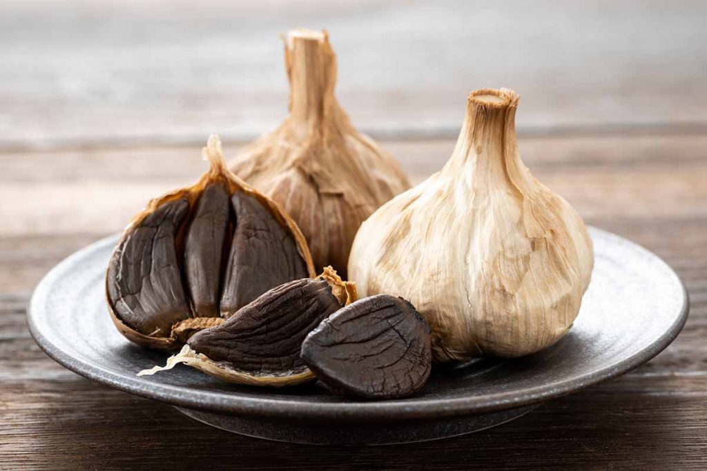 Aglio nero: un rimedio antico molto sano, benefici per l’intero organismo