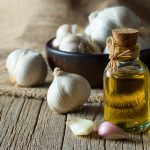 Aglio con olio d’oliva: un mix miracoloso a stomaco vuoto! Benefici e ricetta
