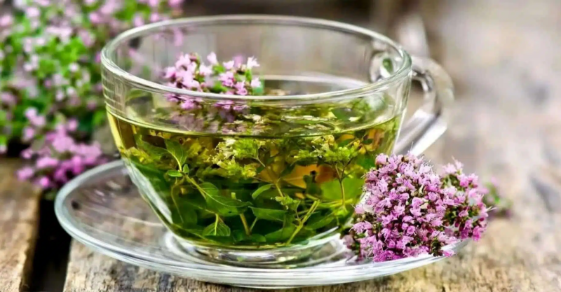 Il tè che ti aiuta a liberarti dall’insonnia e a calmare i sintomi della menopausa