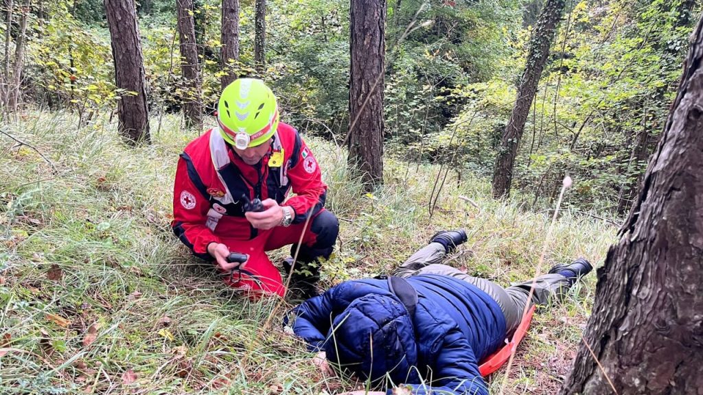 La Croce Rossa in azione: addestramento per la ricerca di minori scomparsi
