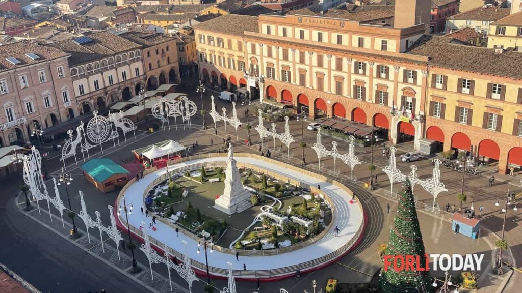 Pista di pattinaggio smantellata, ma il futuro di Forlì è luminoso: “Aperta fino alla Madonna del Fuoco? È possibile.”