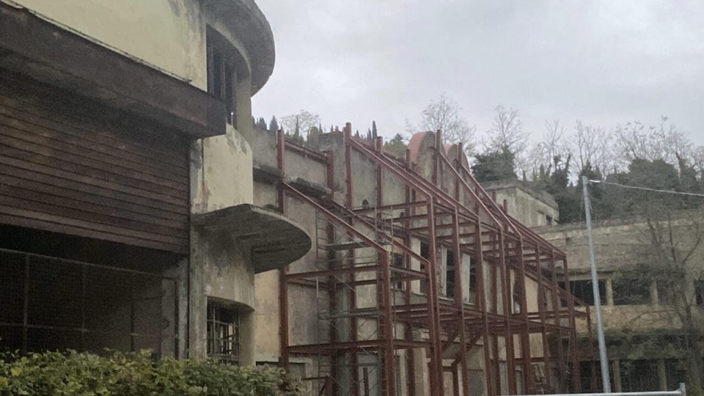 Caproni, la scomparsa del portone originale: un silenzio inaccettabile
